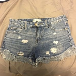FREE PEOPLE RIPPED SHORTS (s 26)